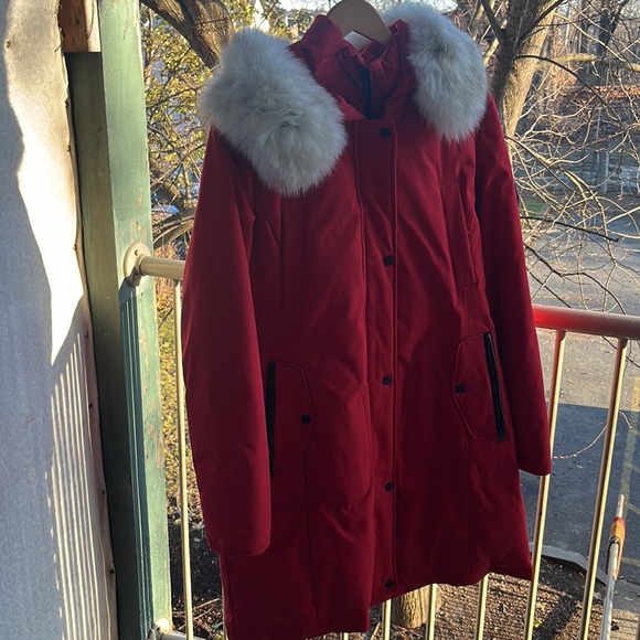Luxury Red and White Fox Fur Coat - Picture 3 of 5